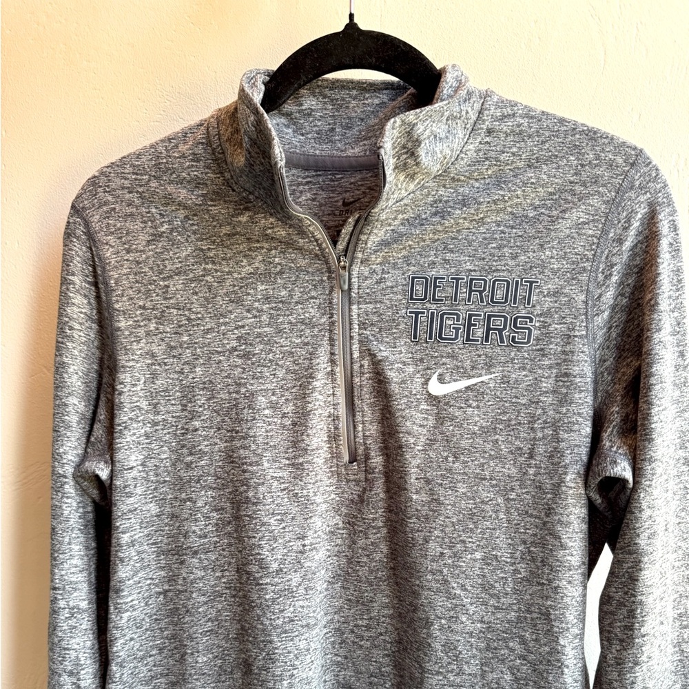 MLB Detroit Tigers 1/4 zip grey top,, size L thumb holes long sleeve Nike